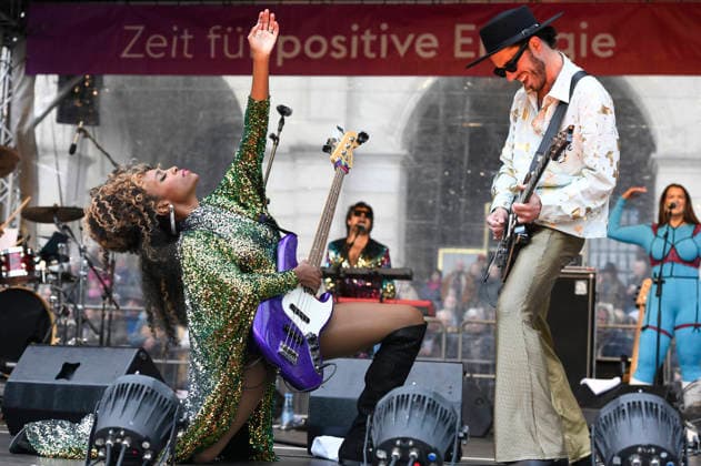 Nik West live beim enercity swinging hannover 2026 auf dem Platz der Menschrechte vor dem Neuen Rathaus. Hannover, 14.05.2026