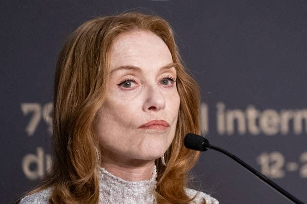 Cannes Press Conference Histoires Paralleles NG Isabelle Huppert attending the Press Conference for ‘Histoires Paralleles’ in Cannes at Palais Des Festivals in Cannes, France on May 15 2026 as part of the 79th Cannes Film Festival. Photo by Nicolas Genin ABACAPRESS.COM Cannes France  Copyright: xGeninxNicolas ABACAx