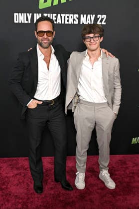 Chris Diamantopoulos mit Sohn Rex Diamantopolous bei der Weltpremiere des Kinofilms Star Wars: The Mandalorian and Grogu im TCL Chinese Theatre. Los Angeles, 014.05.2026