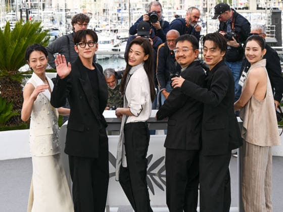 IPA84714728 - Cannes, 79th Cannes Film Festival 2026, day 4 - photocall of Gun-Che (Colony). Pictured: Kim Shin-rok, Ji Chang-wook, Jun Ji-hyun, Yeon Sang-ho, Koo Kyo-hwan and Shin Hyun-been pose during the Gun-Che  Copyright: xAlbertoxTerenghix xPoolxPhotoxEventsx07x 84714728