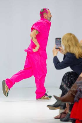 Australian Fashion Week 2026 - Runway - Gary Bigeni Designer, Gary Bigeni runs from the runway after thanking the audience during the Gary Bigeni show at Australian Fashion Week 2026 at the Museum of Contemporary Art on May 15, 2026 in Sydney, Australia., Credit:IOIO IMAGES IOIO Avalon Australia, New South Wales, Sydney, Museum of Contemporary Art  Copyright: xIOIOxIMAGESx xIOIOx xAvalonx 1099145227