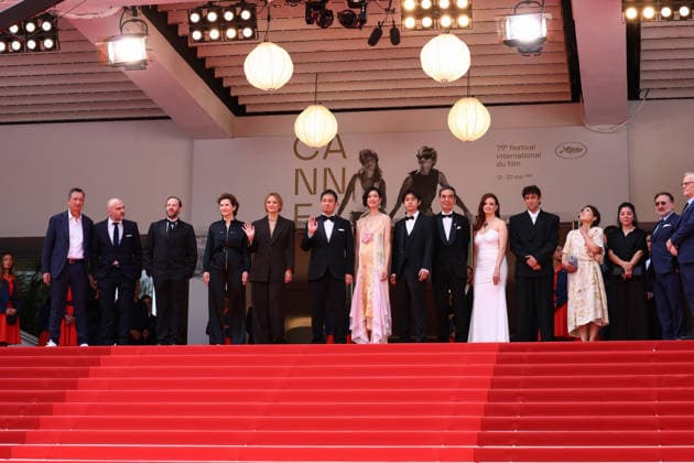 News Bilder des Tages Entertainment Bilder des Tages May 15, 2026, Cannes, Cote D azur, France: JEAN-CHARLES CLICHET, MARIE BUNEL, VIRGINIE EFIRA, RYUSUKE HAMAGUCHI, TAO OKAMOTO, KODAI KUROSAKI and KYOZO NAGATSUKA on the red carpet for the screening of ALL OF A SUDDEN at the 79th Annual Cannes Film Festival at Palais des Festivals in Cannes, France Cannes France - ZUMAc179 20260515_zep_c179_064 Copyright: xMickaelxChavetx