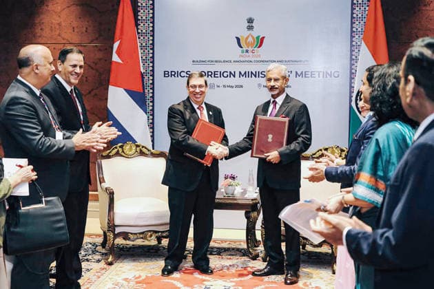 News Bilder des Tages RECORD DATE NOT STATED EAM S. Jaishankar & Cuba s Foreign Minister Bruno Rodriguez Parrilla exchange an MoU New Delhi, May 15 (ANI): External Affairs Minister S. Jaishankar and Cuba s Foreign Minister Bruno Rodriguez Parrilla exchange a handshake following their bilateral talks and the exchange of an MoU on the sidelines of the BRICS Foreign Ministers Meeting, in New Delhi on Friday. (@DrSJaishankar ANI Photo) NEW DELHI Delhi India Copyright: xANIx ANI_20260515126