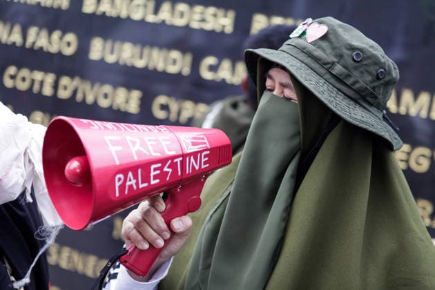 News Bilder des Tages May 15, 2026, Bandung, West Java, Indonesia: Protesters from the Ã¢â‚¬oeSolidarity Through Art for PalestineÃ¢â‚¬Â? movement held a demonstration on Asia-Afrika Street in Bandung, West Java, Indonesia. The demonstration was held to commemorate the 78th anniversary of the Nakba as a show of solidarity with the Palestinian civilian population in their struggle against genocide, Zionism, and colonialism, which have persisted since 1948. Bandung Indonesia - ZUMAa305 20260515_zip_a305_006 Copyright: xArdixSeptianx
