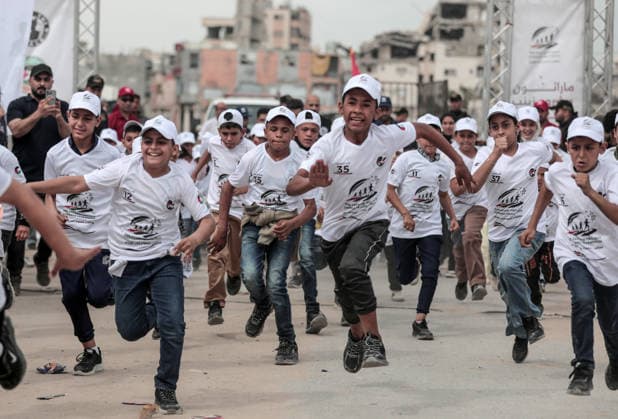 News Bilder des Tages Marathon For Palestinian Orphaned Children On The 78th Anniversary Of The Nakba Palestinian children participate in a marathon marking the 78th anniversary of the Nakba in Gaza City, on May 15, 2026. Gaza Palestine  Copyright: xMajdixFathix originalFilename: fathi-notitle260515_npQ3F.jpg