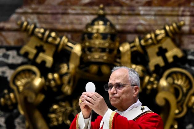 News Bilder des Tages ITALY - POPE LEO XIV PRESIDES OVER THE FUNERAL OF LATE SWISS CARDINAL EMIL PAUL TSCHERRING AT ST PETER S BASILICA IN THE VATICAN- 2026 5 15 Italy, Rome, 2026 5 15 Pope Leo XIV presides over the funeral of late Swiss cardinal Emil Paul Tscherrig at St Peter s basilica in the Vatican EDITORIAL USE ONLY - NO BOOKS Copyright: xVATICANxMEDIAx