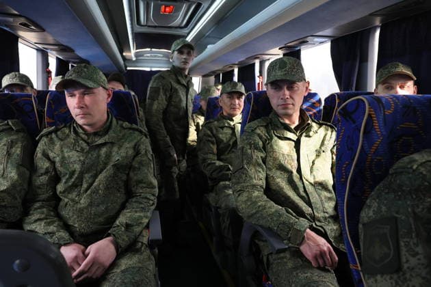 News Bilder des Tages RUSSIA - MAY 15, 2026: Russian servicemen return home after being released from Ukrainian captivity. Sergei Savostyanov TASS  92517449