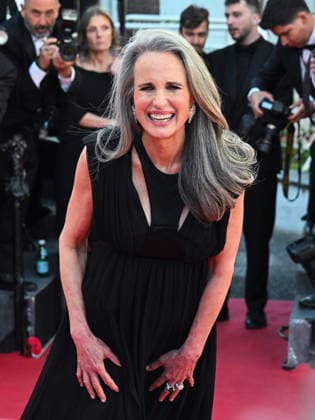 Entertainment Bilder des Tages IPA84723786 - Cannes, 79th Cannes Film Festival 2026, evening 4 - red carpet of KARMA Pictured: Andie MacDowell  Copyright: xManuelexMangiarottix xPoolxPhotoxEventsx07x 84723786