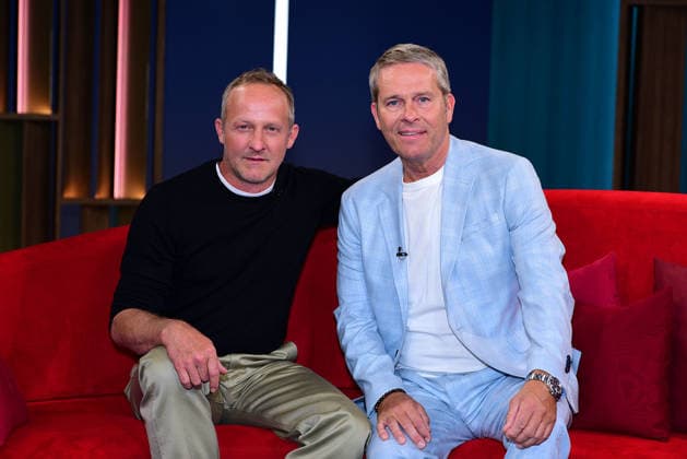 Entertainment Bilder des Tages Maximilian Brueckner zu Gast bei Moderator Hinnerk Baumgarten in der Sendung DAS Rote Sofa! (NDR) am 15.05.2026 in Hamburg Maximilian Brueckner and Hinnerk Baumgarten during the Das Rote Sofa tv show at NDR Studios on May 15, 2026 in Hamburg, Germany Maximilian Brueckner zu Gast in der Sednung DAS Rote Sofa (NDR) in Hamburg *** Maximilian Brueckner as a guest of presenter Hinnerk Baumgarten in the program DAS Rote Sofa NDR on 15 05 2026 in Hamburg Maximilian Brueckner and Hinnerk Baumgarten during the Das Rote Sofa tv show at NDR Studios on May 15, 2026 in Hamburg, Germany Maximilian Brueckner as a guest in the show DAS Rote Sofa NDR in Hamburg 