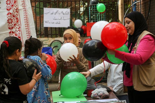 News Bilder des Tages May 15, 2026, Beirut, Beirut, Lebanon: Palestinian girls blow red, green, white and black balloons, the color of the Palestinian flag during a ceremony to mark the 78th anniversary of the Nakba Ã¢â‚¬ Arabic for Ã¢â‚¬oecatastropheÃ¢â‚¬Â? Ã¢â‚¬ a term that refers to displacement and dispossession of approximately 750,000 Palestinians during the creation of Israel --, at the Palestinian refugee camp of Shatila in Beirut. FridayÃ¢â‚¬â ¢s anniversary is the third Nakba commemoration since IsraelÃ¢â‚¬â ¢s war on Gaza began. Beirut Lebanon - ZUMAn313 20260515_zip_n313_004 Copyright: xMarwanxNaamanix