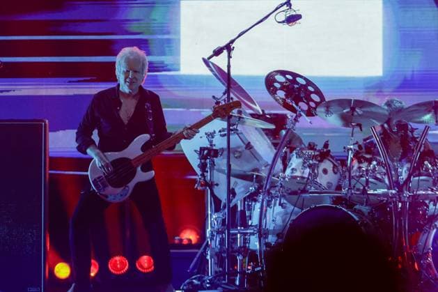 May 15, 2026, Tampa, Florida, USA: Ross Valory of the band Journey performs on stage during the 2026 Final Frontier Tour at Benchmark International Arena on Friday, May 15, 2026 in Tampa. Tampa USA - ZUMAs70_ 20260515_zan_s70_028 Copyright: xLuisxSantanax