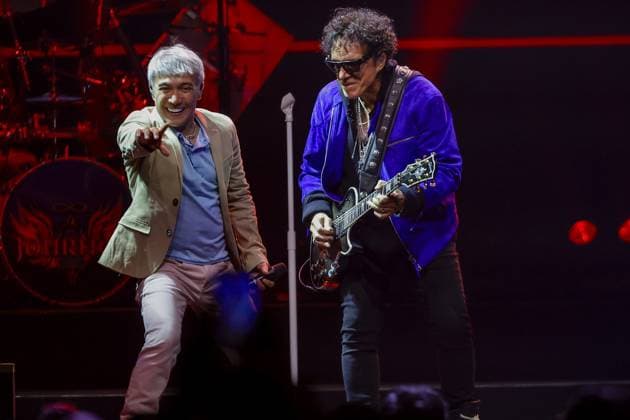 May 15, 2026, Tampa, Florida, USA: Lead singer Arnel Pineda and guitarist Neal Schon of the band Journey performs on stage during the 2026 Final Frontier Tour at Benchmark International Arena on Friday, May 15, 2026 in Tampa. Tampa USA - ZUMAs70_ 20260515_zan_s70_022 Copyright: xLuisxSantanax