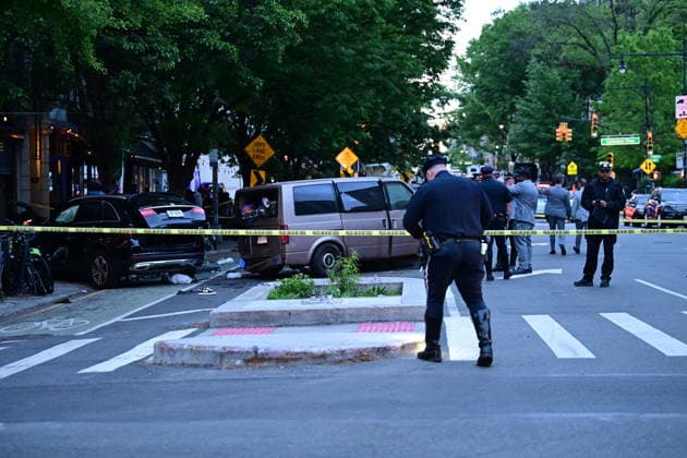 Two killed after driver mounts sidewalk in New York NEW YORK, USA - MAY 15: Two people were killed and three others injured after an intoxicated driver mounted a sidewalk and struck pedestrians on Manhattan’s Upper West Side in New York, USA, on Friday evening, May 15, 2026. The incident occurred near Amsterdam Avenue and West 109th Street, where the driver jumped the curb and hit five people, according to initial information. Two of the victims died and three others were injured. The driver was arrested following the incident. Kyle Mazza Anadolu New York United States. Editorial use only. Please get in touch for any other usage.  Copyright: x2026xAnadoluxKylexMazzax