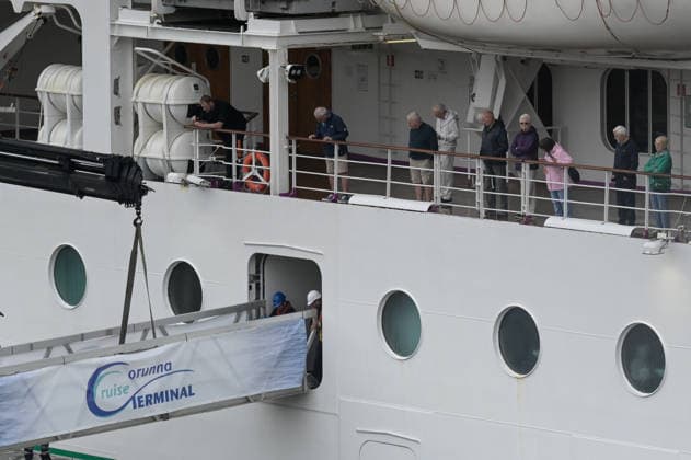 Cruise ship isolated by an outbreak of gastroenteritis calls in A Coruna Passengers on the decks of the cruise ship Ambition , isolated by an outbreak of gastroenteritis, during a stopover in the port of A Coruna, on May 16, 2026, in A Coruna, Galicia Spain The cruise ship Ambition , isolated due to an outbreak of gastroenteritis that affected dozens of passengers and part of the ships crew, has docked at the port of A Coruna from Bordeaux There are 30 active cases of common gastroenteritis out of a total of 1,750 people 16 MAY 2026 CRUISE CRUISE HEALTH M A Coruna, Galicia A Coruna, Galicia Espana  Copyright: xM.xDylanx 7526971