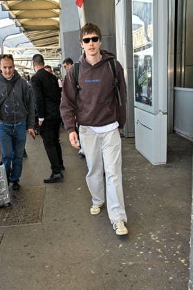 Cannes Harris Dickinson Nice Airport Harris Dickinson is seen at Nice airport ahead of the 79th Cannes Film Festival in Nice, France on May 16, 2026. Photo by Julien Reynaud APS-Medias ABACAPRESS.COM Nice France  Copyright: xReynaudxJulien APS-Medias ABACAx