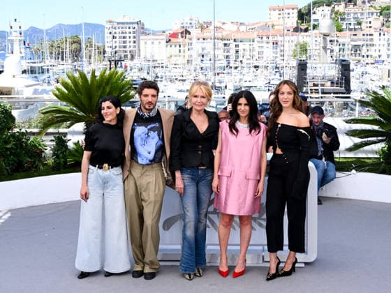 IPA84747538 - Cannes, 79th Cannes Film Festival 2026, Day 5, Photocall Film Si Tu Penses Bien (Think Good). Pictured. Mina Kavani, Niels Schneider, ClÃ mentine CÃ lariÃ , GÃ raldine Nakache and Monia Chokri  Copyright: xAlbertoxTerenghix xPoolxPhotoxEventsx07x 84747538