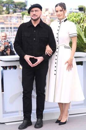 John Travolta mit Tochter Ella Bleu Travolta beim Photocall zum Appe TV-Film Propeller One-Way Night Coach Nachtflug nach L.A. auf dem Festival de Cannes 2026 79. Internationale Filmfestspiele von Cannes am Palais des Festivals. Cannes, 16.05.2026