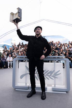 Cannes Propeller One-Way Night Coach Phoitocall LZ John Travolta attending the Propeller One-Way Night Coach photocall during the 79th Cannes Film Festival in Cannes, France on May 16, 2026. Photo by Laurent Zabulon ABACAPRESS.COM  Copyright: xZabulonxLaurentx