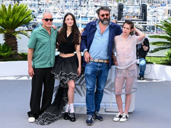 IPA84748256 - Cannes, 79th Cannes Film Festival 2026, day 5 - photocall of Full Phil Pictured: Woody Harrelson, Charlotte Le Bon, Quentin Dupieux and Kristen Stewart  Copyright: xAlbertoxTerenghix xPoolxPhotoxEventsx07x 84748256