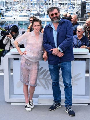 IPA84748264 - Cannes, 79th Cannes Film Festival 2026, day 5 - photocall of Full Phil Pictured: Quentin Dupieux and Kristen Stewart  Copyright: xAlbertoxTerenghix xPoolxPhotoxEventsx07x 84748264