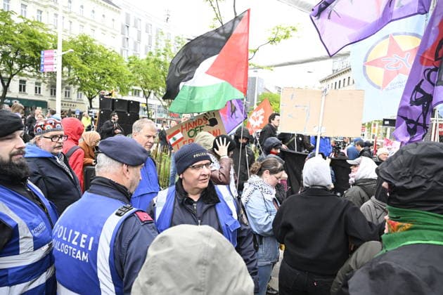 VIENNA, AUSTRIA 20260516 Palestinian demonstration at Christian Broda Platz against the participation of Israel in the 70th edition of the Eurovision Song Contest ESC in Vienna, Austria, Saturday, May 16, 2026 VIENNA AUSTRIA x10070x  Copyright: xJessicaxGow TTx EUROVISION 2026 DEMONSTRATION afMlul9wplg
