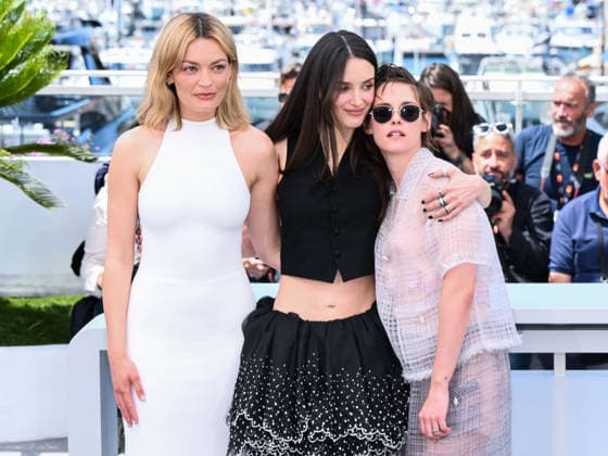 IPA84748903 - Cannes, 79th Cannes Film Festival 2026, day 5 - photocall of Full Phil Pictured: Emma Mackey, Kristen Stewart and Charlotte Le Bon.  Copyright: xAlbertoxTerenghix xPoolxPhotoxEventsx07x 84748903