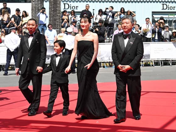 Internationale Filmfestspiele von Cannes, Sheep in the Box Premiere IPA84750871 - Cannes, 79th Cannes Film Festival 2026, Evening 5. Red carpet Film HEEP IN THE BOX. Pictured are Hirokazu Kore eda, Haruka Ayase  Copyright: xManuelexMangiarottix xPoolxPhotoxEventsx07x 84750871