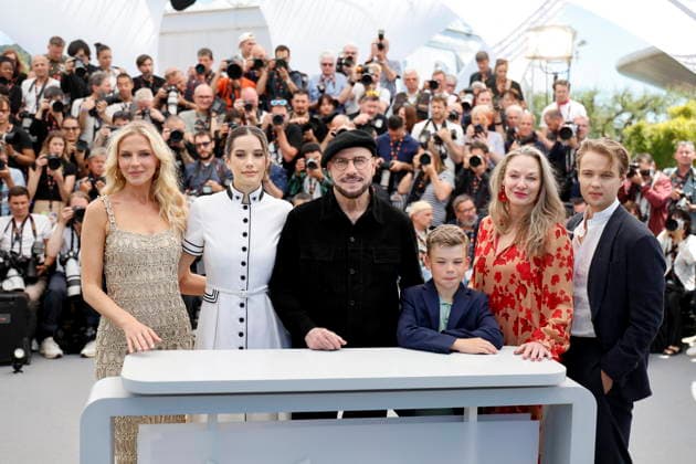 Olga Hoffmann, Ella Bleu Travolta, John Travolta, Clark Shotwell, Kelly B Eviston and Edouard Philipponnat at the Propeller One Way Night Coach photocall at the 79th annual Cannes Film Festival at Palais des Festivals on May 16, 2026 Cannes France Jacovides Moreau bestimage Propeller One Way Night Coach photocall at the 79th annual Cannes Film Festival at Palais des Festivals on May 16, 2026 in Cannes, France Cannes France  Copyright: xJACOVIDES-MOREAUx xBESTIMAGExJACOVIDES-MOREAUx xBESTIMAGEx