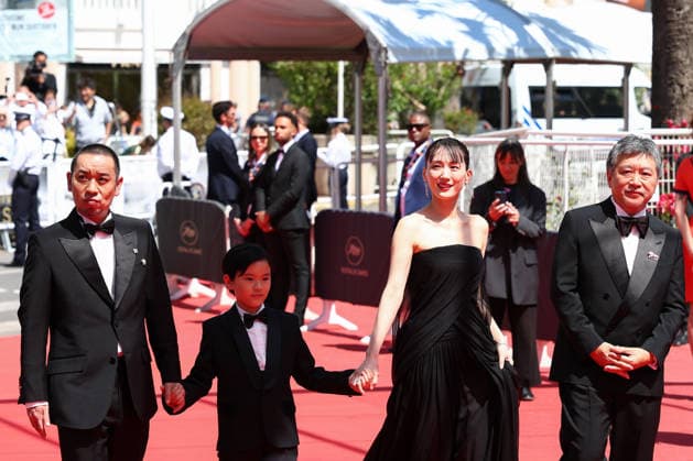 May 16, 2026, Cannes, Cote D azur, France: Cast of whom HARUKA AYASE and director HIROKAZU KORE-EDA on the red carpet for the screening of SHEEP IN THE BOX at the 79th Annual Cannes Film Festival at Palais des Festivals in Cannes, France Cannes France - ZUMAc179 20260516_zep_c179_091 Copyright: xMickaelxChavetx