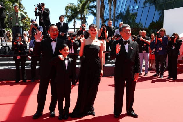 May 16, 2026, Cannes, Cote D azur, France: Cast of whom HARUKA AYASE and director HIROKAZU KORE-EDA on the red carpet for the screening of SHEEP IN THE BOX at the 79th Annual Cannes Film Festival at Palais des Festivals in Cannes, France Cannes France - ZUMAc179 20260516_zep_c179_088 Copyright: xMickaelxChavetx
