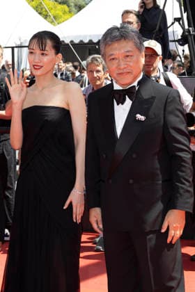 Sheep In The Box screening during the 79th Cannes Film Festival Haruka Ayase, Hirokazu Kore-eda - the Sheep In The Box screening during the 79th annual Cannes Film Festival at Palais des Festivals on May 16, 2026 in Cannes, France.  Copyright: x Chassery+Courdjix