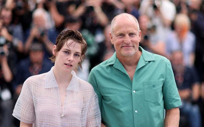Kristen Stewart and Woody Harrelson at the Full Phil photocall at the 79th International Film Festival in Cannes, France, May 16, 2026 Jacovides Moreau bestimage Full Phil photocall at the 79th annual Cannes Film Festival at Palais des Festivals on May 16, 2026 in Cannes, France Cannes France  Copyright: xJACOVIDES-MOREAUx xBESTIMAGExJACOVIDES-MOREAUx xBESTIMAGEx