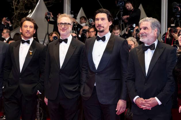 Miles Teller, James Gray, Adam Driver et Anthony Katagas Montée des marches du film Paper Tiger lors du 79ème Festival International du Film de Cannes, le 16 mai 2026 Camilla Canalini Bestimage Red carpet for Paper Tiger at the 79th Cannes International Film Festival on May 16, 2026 unknown  Copyright: xCamillaxCanalinix xBestimagexCamillaxCanalinix xBestimagex