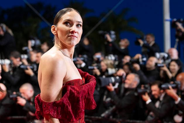 Guest Montée des marches du film Paper Tiger lors du 79ème Festival International du Film de Cannes, le 16 mai 2026 Camilla Canalini Bestimage Red carpet for Paper Tiger at the 79th Cannes International Film Festival on May 16, 2026 Cannes France  Copyright: xOLIVIERxBORDEx xBESTIMAGExOLIVIERxBORDEx xBESTIMAGEx