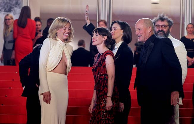 Emma Mackey, Kristen Stewart, Charlotte Le Bon, Woody Harrelson, Quentin Dupieux Montée des marches du film Full Phil lors du 79ème Festival International du Film de Cannes, le 16 mai 2026 Jacovides Moreau Bestimage Red carpet for Full Phil at the 79th Cannes International Film Festival on May 16, 2026 Cannes France  Copyright: xJACOVIDES-MOREAUx xBESTIMAGExJACOVIDES-MOREAUx xBESTIMAGEx