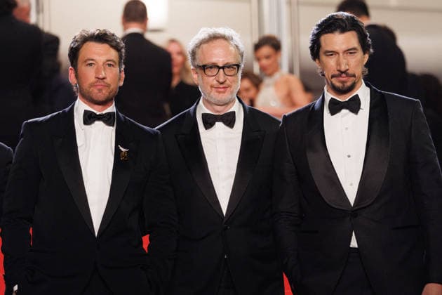 Miles Teller, James Gray, Adam Driver Descente des marches du film Paper Tiger lors du 79ème Festival International du Film de Cannes, le 16 mai 2026 Jacovides Moreau Bestimage People leaving the red carpet for Paper Tiger at the 79th Cannes International Film Festival on May 16, 2026 Cannes France  Copyright: xJACOVIDES-MOREAUx xBESTIMAGExJACOVIDES-MOREAUx xBESTIMAGEx