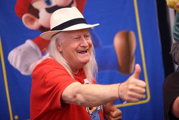 May 16, 2026, Scottsdale, Arizona, USA: CHARLES MARTINET, the original voice of Mario from Super Mario Bros., poses with attendees at the 2026 Collectacon at WestWorld of Scottsdale in Scottsdale, Arizona. Scottsdale USA  - ZUMAg247 20260516_znp_g247_011 Copyright: xGagexSkidmorex