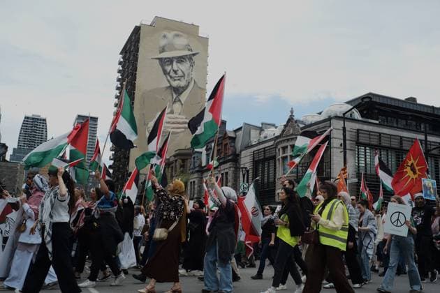 Palestinian Demonstration on Nakba Day, Montreal, Canada - 16 May 2026 The pro-Palestinian protest marches on Maisonneuve Avenue, in front of the Leonard Cohen image. On the 16th of May 2026, members of the Palestinian community and allies in Montreal commemorated the 78th Nakba, which translates to catastrophy in Arabic and resulted in the ethnic cleansing and displacement of at least 750,000 Palestinians and the foundation of the State of Israel in 1948. This is an annual demonstration, and they demanded the end of the Zionist government and the ongoing offensive against Gaza. Montreal Canada Copyright: xGiordannoxBrumasx xSOPAxImagesx NAKB78_LEICAM10 (23)