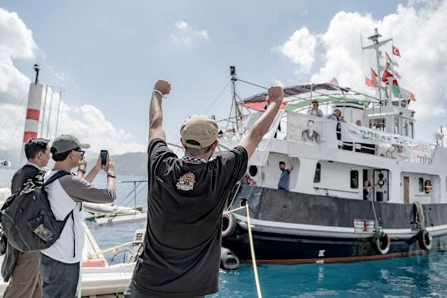 Global Sumud Flotilla Departure Marmaris Port Turkey A man raises his fists toward a ship at the port in Marmaris, Turkey, on May 14, 2026. The Global Sumud Flotilla, carrying international activists and journalists, aims to sail across the Mediterranean Sea to Gaza to challenge the ongoing blockade and draw attention to the humanitarian crisis in the Palestinian territory. Marmaris Mugla Turkey Copyright: xMuratxKocabasx