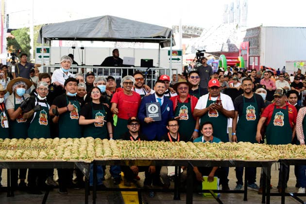 Guinness World Records official adjudicator Alfredo Arista Rueda is seen during the Guinness World Record for the largest taco display with 2,161 tacos during the Gran Feria del Taco Pachuca 2026. on May 16, 2026 in Pachuca, Mexico. Pachuca Mexico  - ZUMAe321 20260516_zia_e321_023 Copyright: xLuisxBarronx