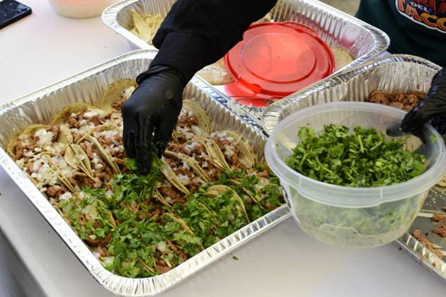 A Taquero prepares tacos to set a new Guinness World Record for the largest taco display with 2,161 tacos during the Gran Feria del Taco Pachuca 2026. on May 16, 2026 in Pachuca, Mexico. Pachuca Mexico  - ZUMAe321 20260516_zia_e321_026 Copyright: xLuisxBarronx