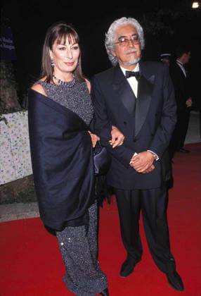 ANJELICA HUSTON Nov. 29, 2005 - K15649FB.ANJELICA HUSTON WITH HER HUSBAND ROBERT GRAHAM JR. 5-20-1999.CANNES FILM FESTIVAL , AMFAR GALA. FITZROY BARRETT- Copyright: xFitzroyxBarrettx