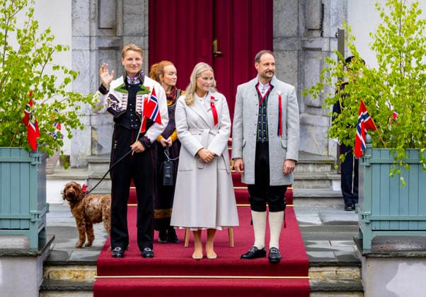 Entertainment Bilder des Tages 17-05-2026 Skaugum Princess Mette-Marit and Prince Sverre Magnus and Prince Haakon celebrating the national day at the residence in Skaugum in Asker, Norway. Â  Copyright: xPPEx