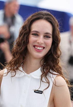 Tess Barthélémy, J Godrèches daughter, at the photocall for Memoire de Fille Un Certain Regard at the 79th Cannes International Film Festival, on May 17th, 2026 Jacovides Moreau Bestimage Photocall for Memoire de Fille Un Certain Regard at the 79th Cannes International Film Festival, on May 17th, 2026 Cannes France  Copyright: xJACOVIDES-MOREAUx xBESTIMAGExJACOVIDES-MOREAUx xBESTIMAGEx
