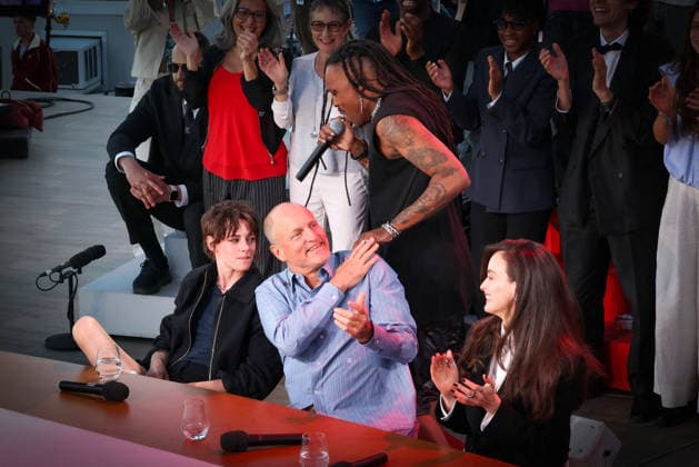 Exclusive Kristen Stewart, Charlotte Le Bon, Woody Harrelson, Skip The Use sur le plateauaude lémission C à vous lors du 79ème Festival International du Film de Cannes le 16 mai 2026 Jack Tribeca Bestimage Exclusive C à vous TV show during the 79th Cannes International Film Festival on May 16, 2026 Cannes France  Copyright: xJackxTribecax xBestimagexJackxTribecax xBestimagex