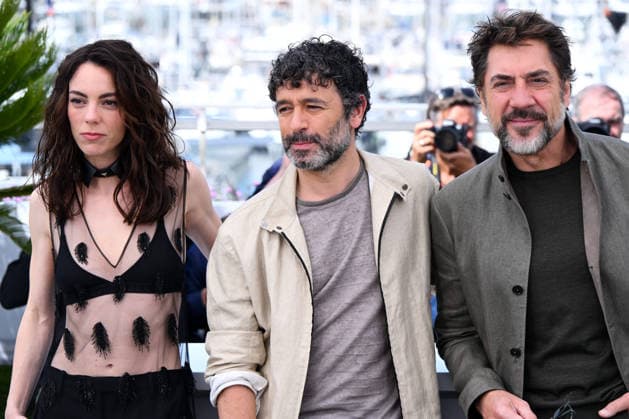 IPA84780836 - Cannes, 79th Cannes Film Festival 2026, Day 6. Photocall of the film EL SER QUERIDO (THE BELOVED). Pictured are Victoria Luengo, Rodrigo Sorogoyen, Javier Bardem  Copyright: xAlbertoxTerenghix xPoolxPhotoxEventsx07x 84780836