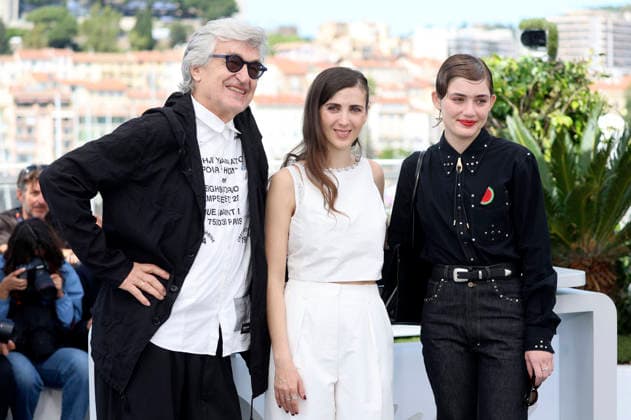 Wim Wenders, Katharina Rivilis und Naomi Cosma beim Photocall zum Kinofilm I™ll Be Gone in June auf dem Festival de Cannes 2026 79. Internationale Filmfestspiele von Cannes am Palais des Festivals. Cannes, 17.05.2026