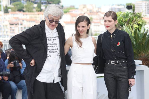 Wim Wenders, Katharina Rivilis und Naomi Cosma beim Photocall zum Kinofilm I™ll Be Gone in June auf dem Festival de Cannes 2026 79. Internationale Filmfestspiele von Cannes am Palais des Festivals. Cannes, 17.05.2026
