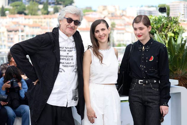 Wim Wenders, Katharina Rivilis und Naomi Cosma beim Photocall zum Kinofilm I™ll Be Gone in June auf dem Festival de Cannes 2026 79. Internationale Filmfestspiele von Cannes am Palais des Festivals. Cannes, 17.05.2026