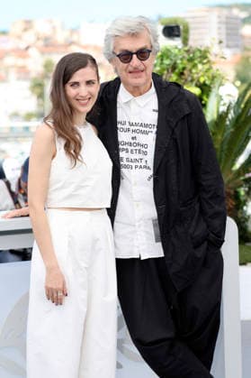 Katharina Rivilis und Wim Wenders beim Photocall zum Kinofilm I™ll Be Gone in June auf dem Festival de Cannes 2026 79. Internationale Filmfestspiele von Cannes am Palais des Festivals. Cannes, 17.05.2026